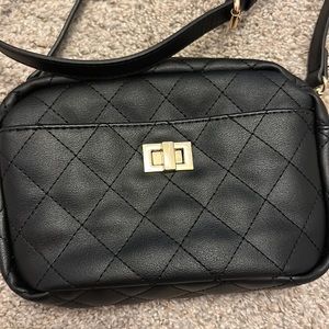 Black & gold crossbody!
